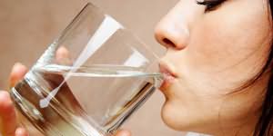 пить воду из крана